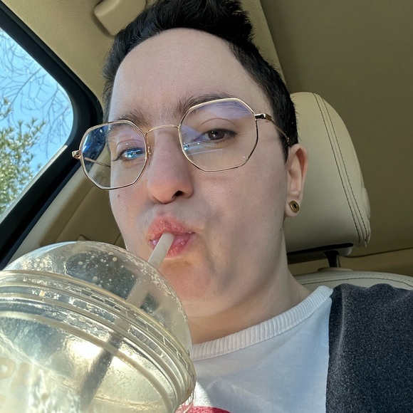 Meet your Posher, Meredith/Meri - Picture 2 of 4